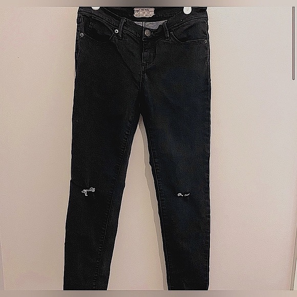 NWOT Free People Black Distressed Relaxed Straight Leg Jeans: Size 26 - Picture 2 of 3